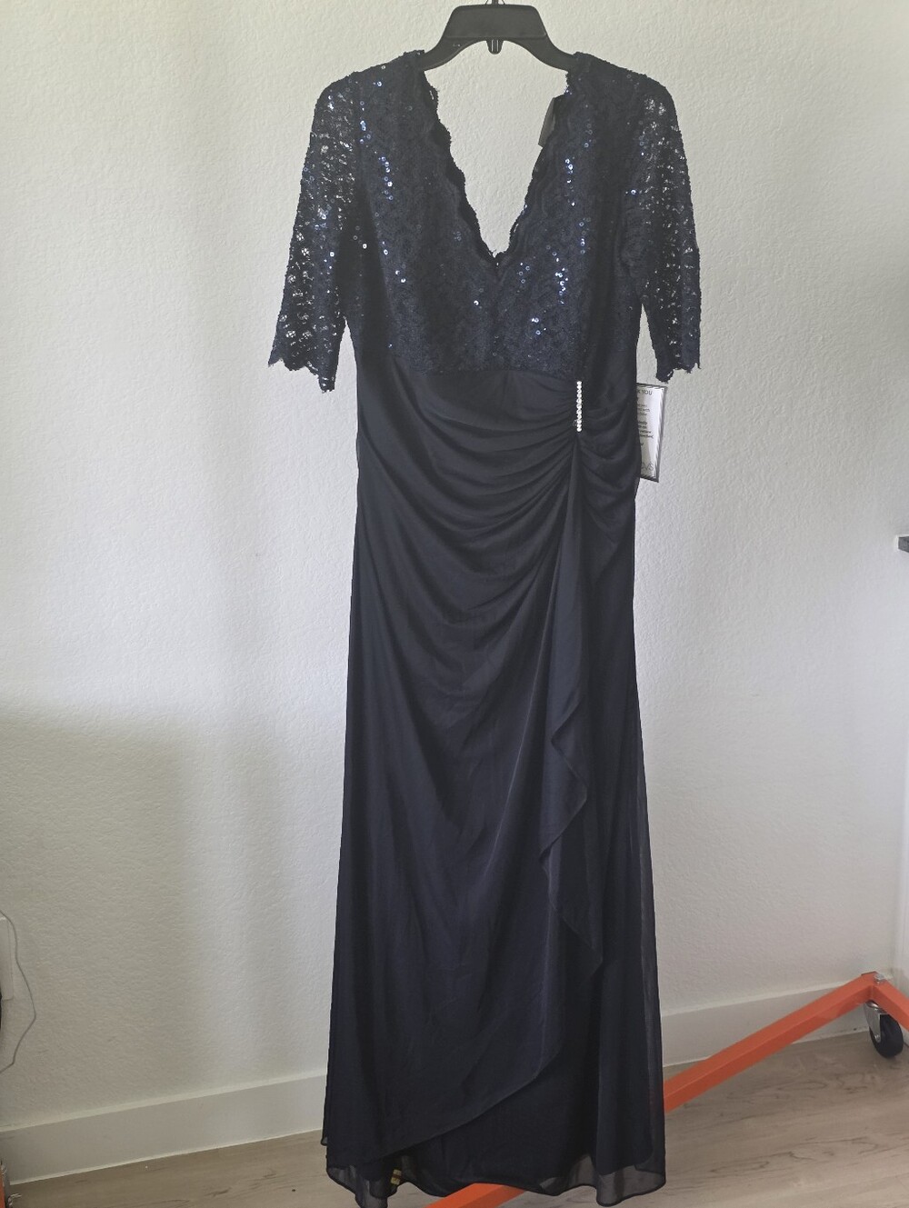 Betsy & Adam NWT Navy Sequin Lace Ruched Formal Gown Plus Size 14W $189 - Picture 3 of 12